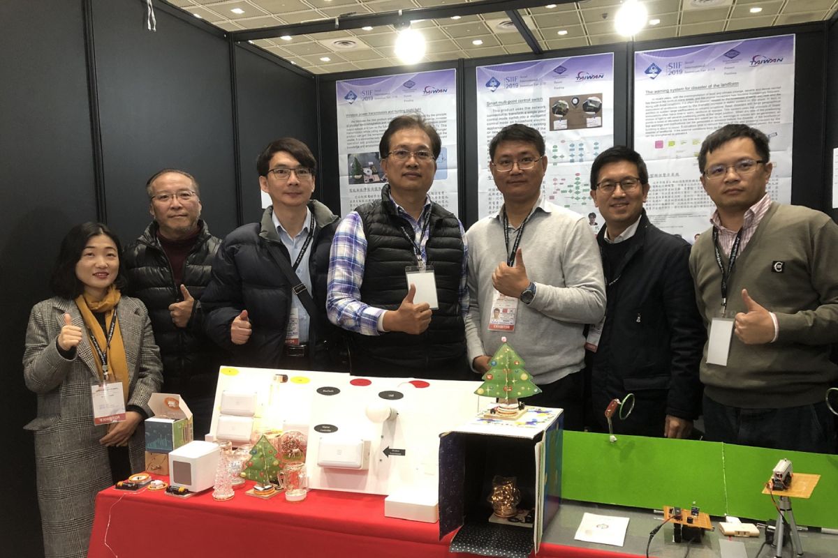 ▲虎尾科大電子工程系閔庭輝特聘教授帶領的團隊參加2019韓國首爾國際發明展榮獲1金2銅。（圖／虎科大電子系提供）