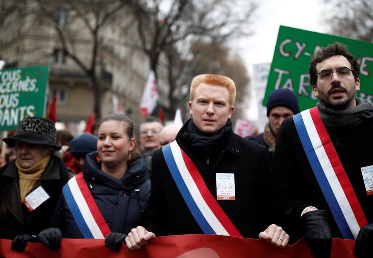 ▲法國工人發動全國性大罷工，抗議政府的退休制度改革。（圖／翻攝自《香港 01 》）