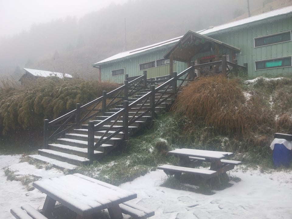 雪山降初雪三六九山莊成銀白世界 生活 Nownews今日新聞