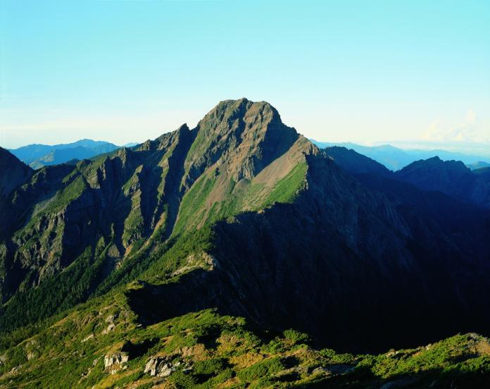 ▲114學測社會科題目中，有一道題目要考生以圖例符號標示出玉山主峰位置。（圖／玉山國家公園管理處提供）
