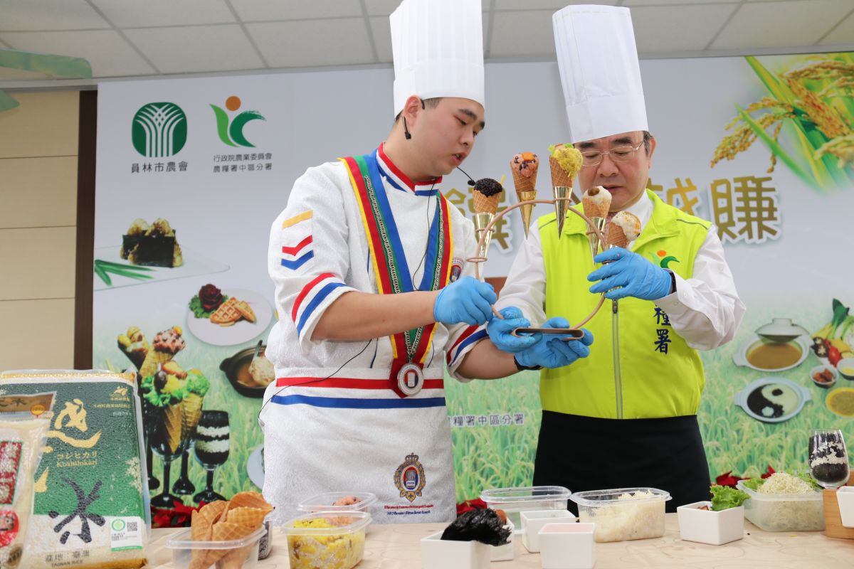 ▲農糧署長胡忠一化身大廚的親手做料理。（圖／記者陳雅芳攝，2019.12.06）