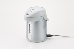 ▲天氣又要變冷了!機型老舊的電熱水瓶插電使用一整天,可能比冰箱還耗電。(示意圖/取自 photoAC ) ▲天氣又要變冷了!機型老舊的電熱水瓶插電使用一整天,可能比冰箱還耗電。(示意圖/取自 photoAC )
