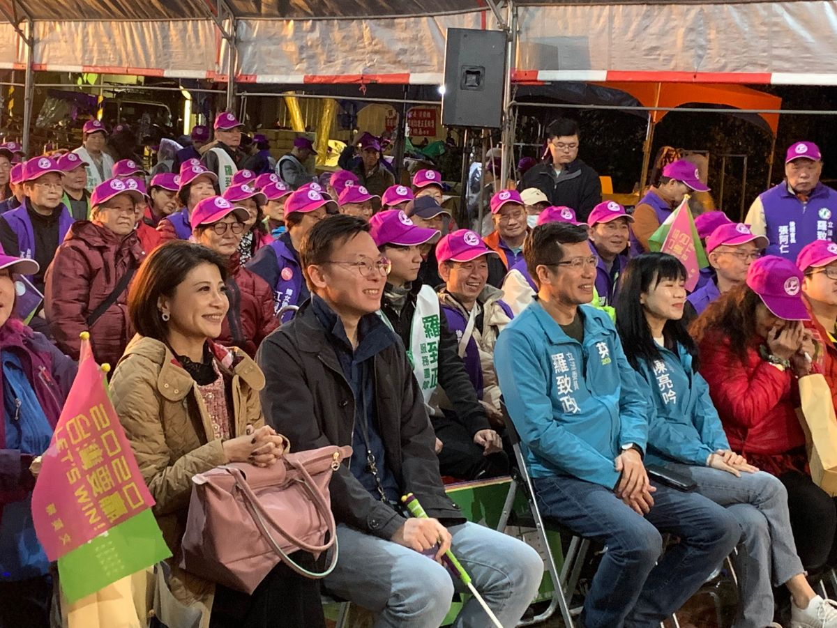 ▲尋求連任的立委羅致政今(6)晚舉辦「浮洲大團結」造勢活動，邀請立法院長蘇嘉全、前主播林楚茵、民進黨副秘書長林飛帆等重量級助選員站台。（圖／記者宋原彰攝，2019.12.06）
