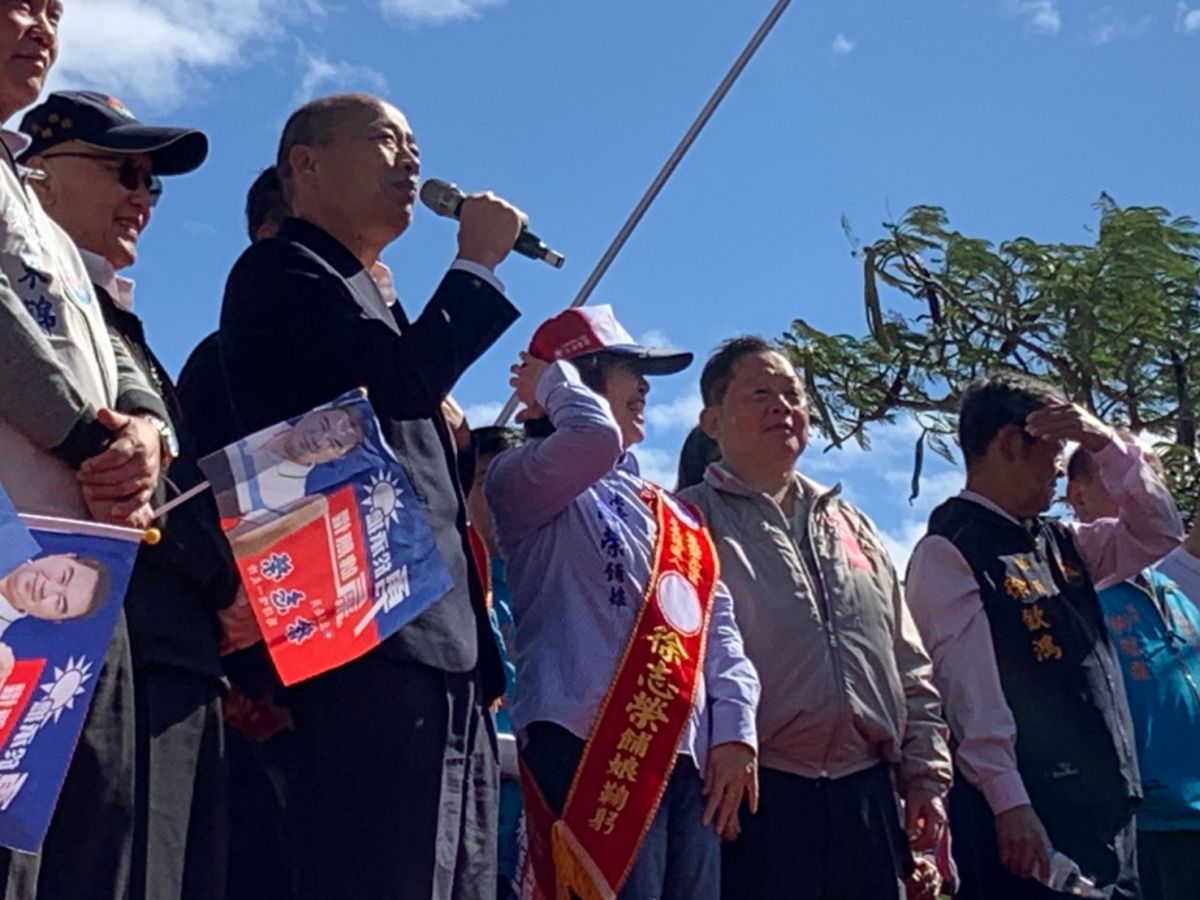 韓國瑜表示連外國人都關心台灣前途，台灣人怎能不加油打拼。  (圖/記者吳承翰攝)