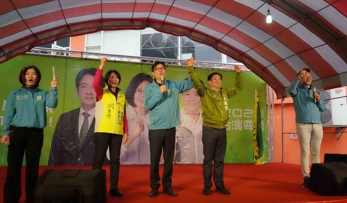 ▲行政院副院長陳其邁強調，吳琪銘在立法院的認真是大家有目共睹，連續獲得公督盟第3、4、5會期優秀立委的評比。（圖／立委吳琪銘辦公室提供）