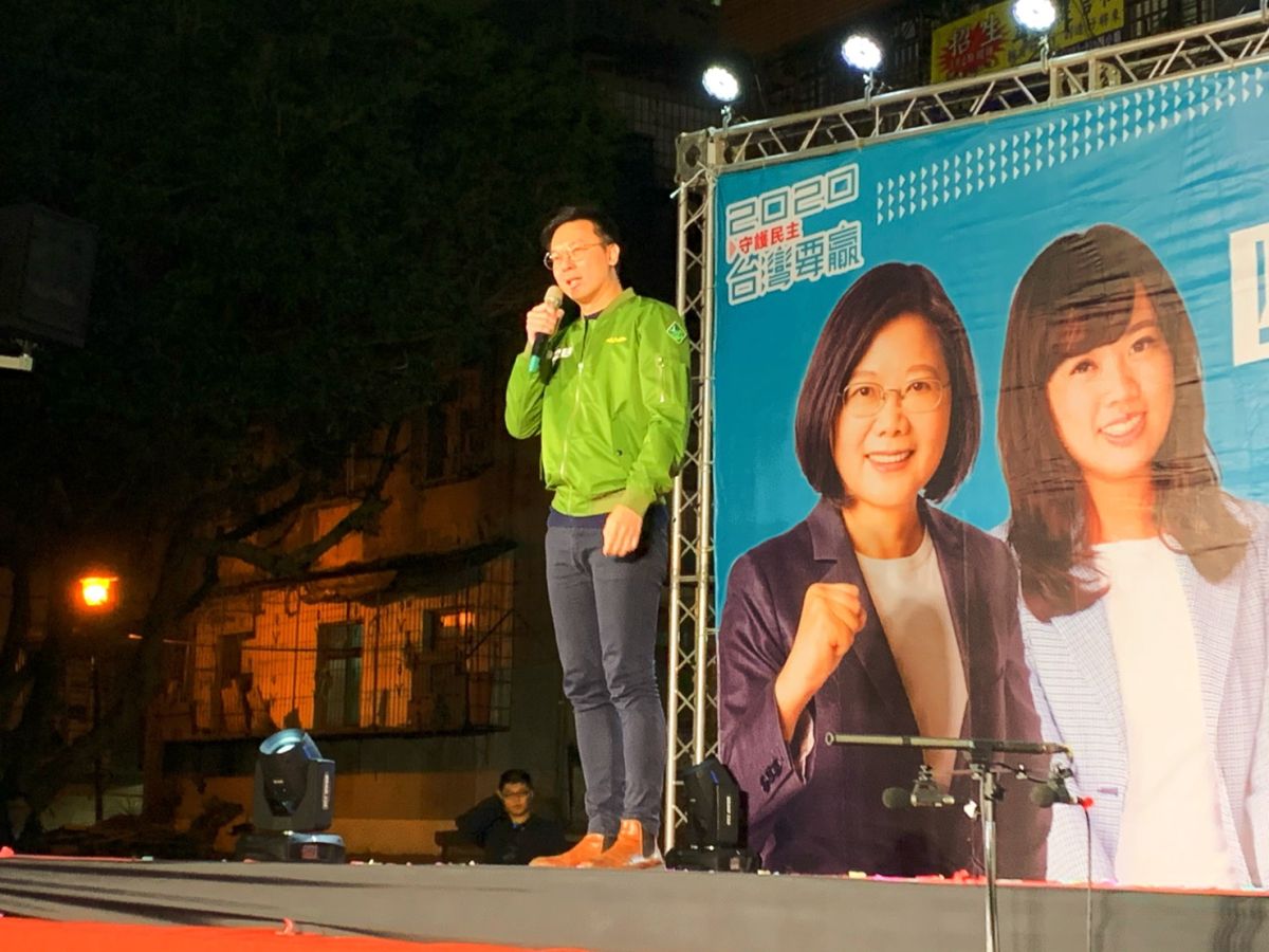 ▲蔡英文與新北市第一選區立委候選人呂孫綾在泰山的聯合競選總部今（7）日晚上成立，行政院長蘇貞昌出席助選。（圖／記者宋原彰攝，2019.12.07）