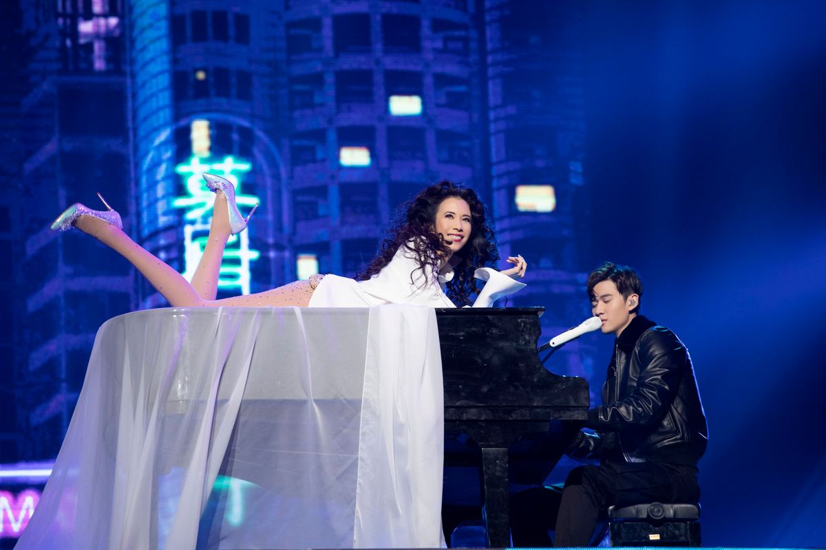 ▲莫文蔚與周興哲演唱會合作歌曲〈可惜了〉。（圖／Live Nation 理想國提供）