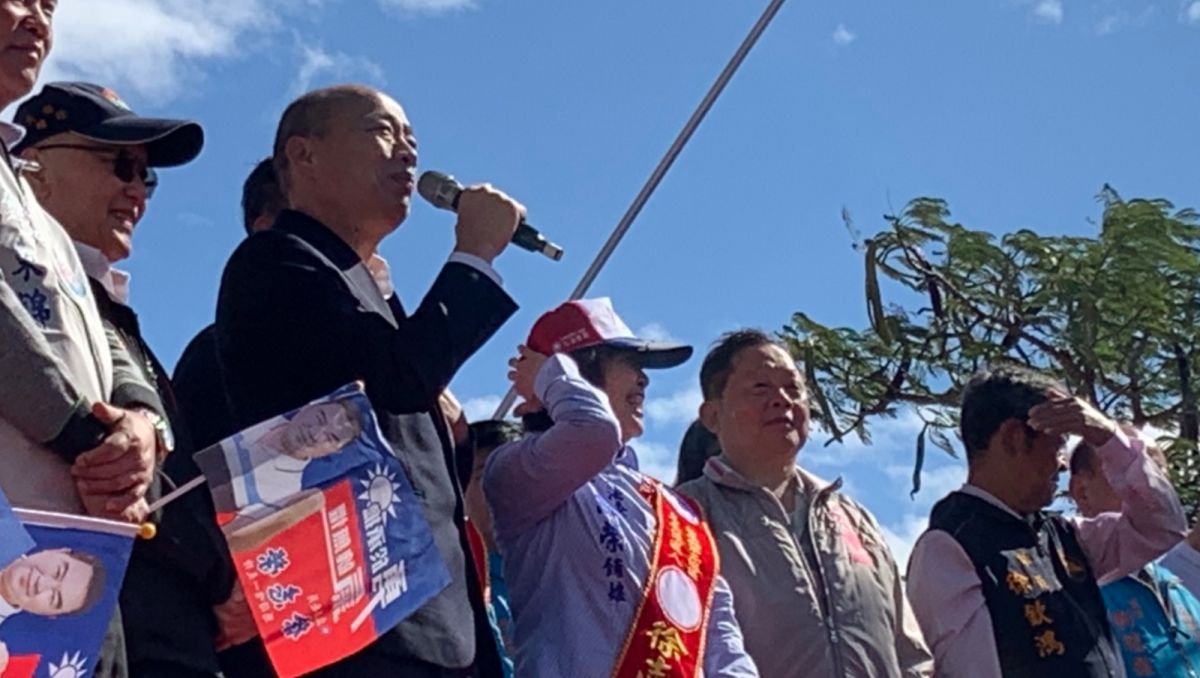 韓國瑜表示連外國人都關心台灣前途，台灣人怎能不加油打拼。  (圖/記者吳承翰攝)