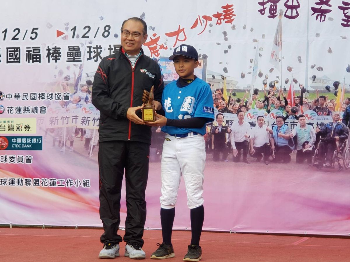 桃園市隊投手宋書桓勇奪大會最有價值球員。（圖／黃建霖攝）