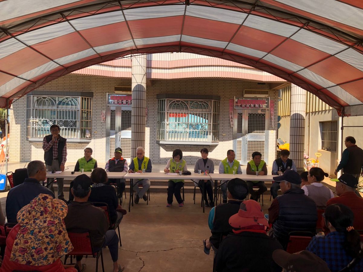 ▲雲林縣水稻育苗技術改良協進會理事長林水平邀請立法委員蘇治芬、農糧署莊老達副署長與種苗場業者、農民等座談。（圖／記者洪佳伶攝 , 2019.12.08）