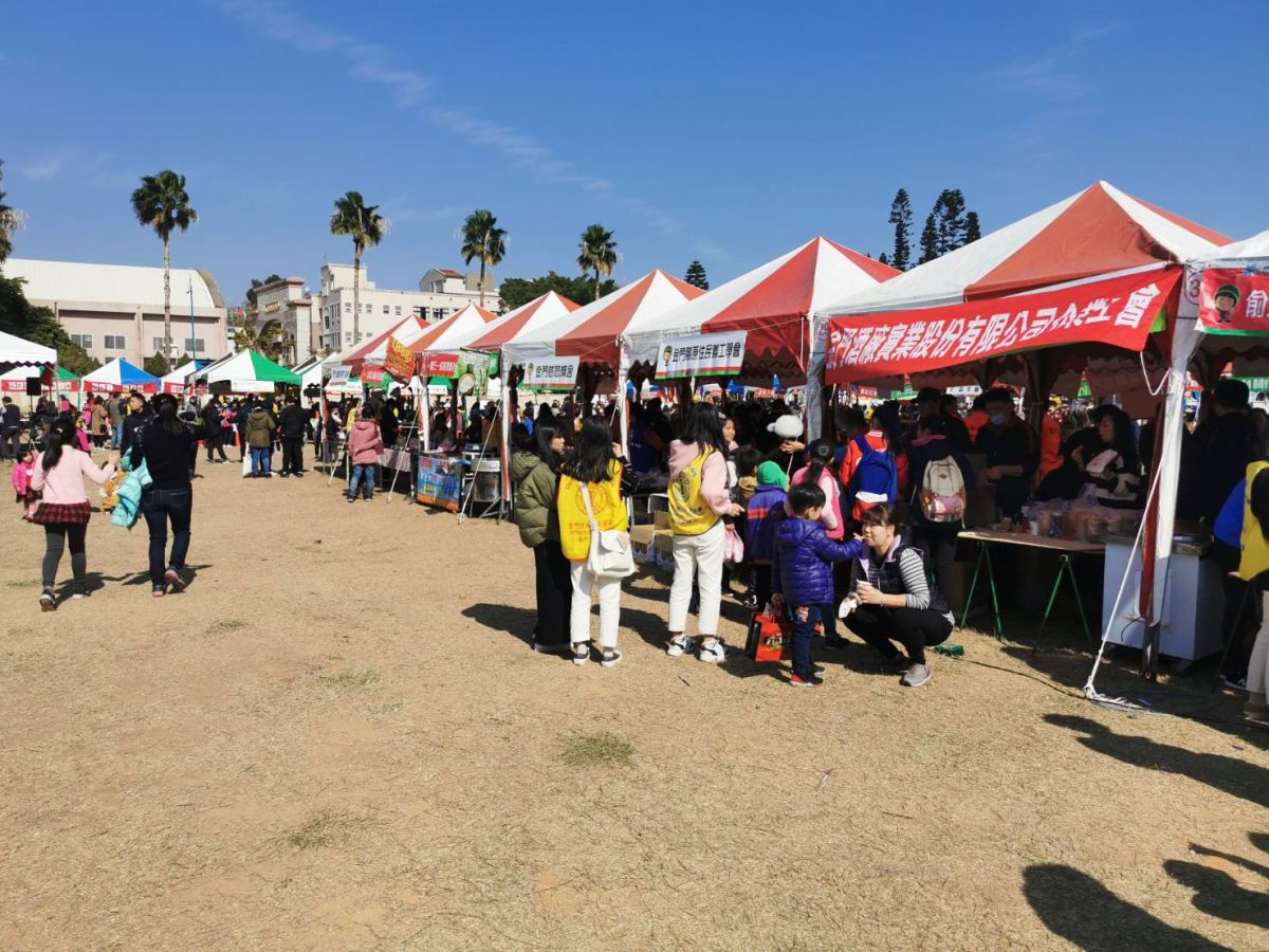 ▲金門家扶中心「家的希望、有您相扶」扶幼助學愛心園遊會今天登場。（圖／蔡若喬攝, 2019.12.08）