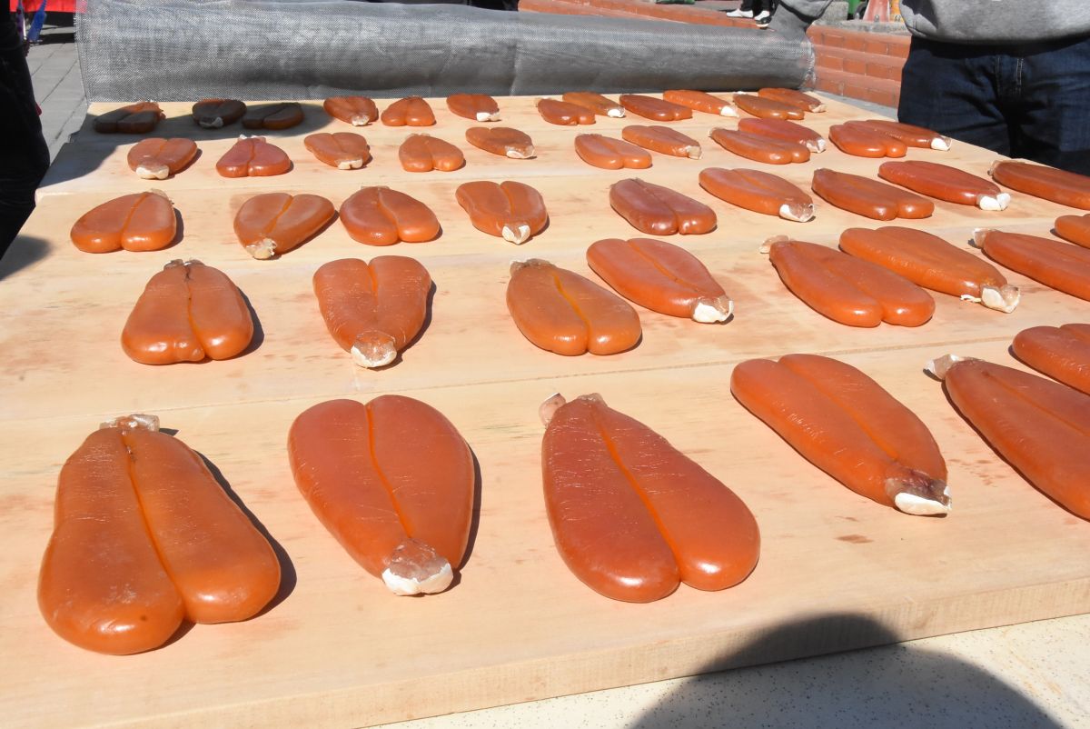 ▲原PO一口氣花6000元買了「一口吃烏魚子」，並一片接一片吃不停，連吃了17片，下場卻讓他相當崩潰。（示意圖／記者陳雅芳攝，2019.12.08）