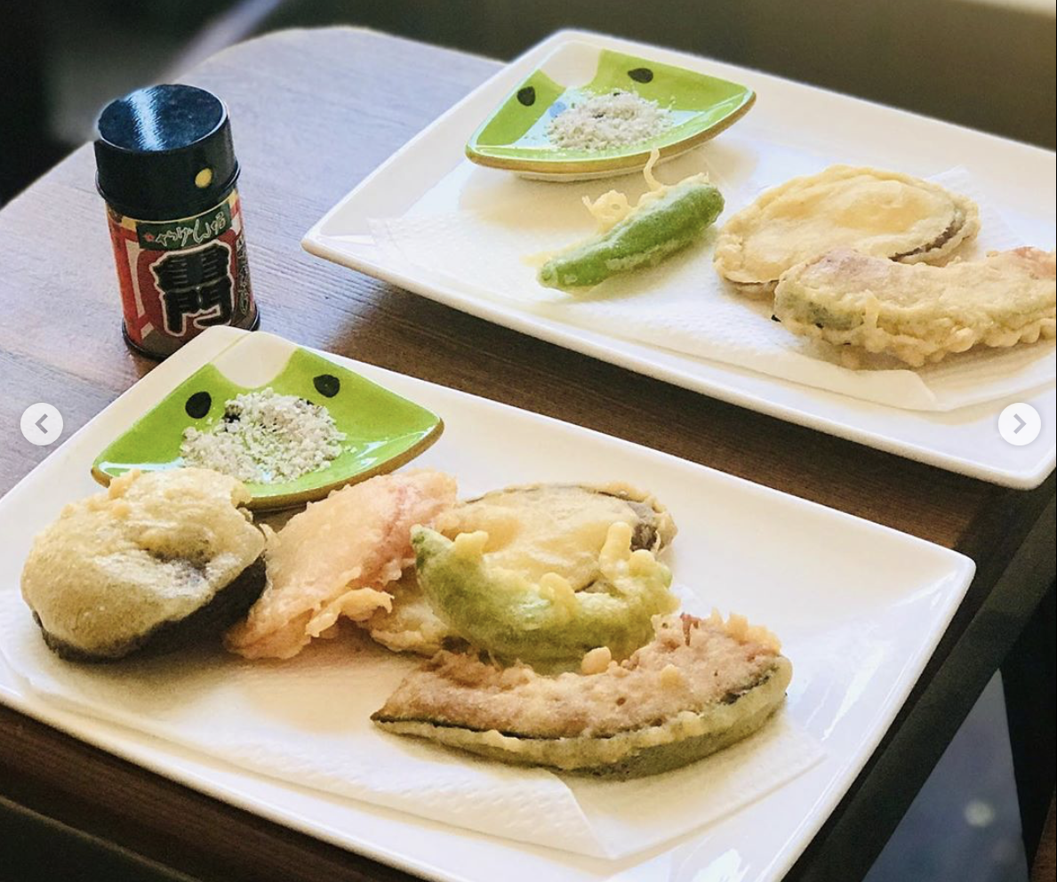 另一方面，餐廳除了提供日式素食和無麩質料理外，還推出針對不同國家不同口味的素食菜單，供遊客選擇。（IG: kenchouchi)