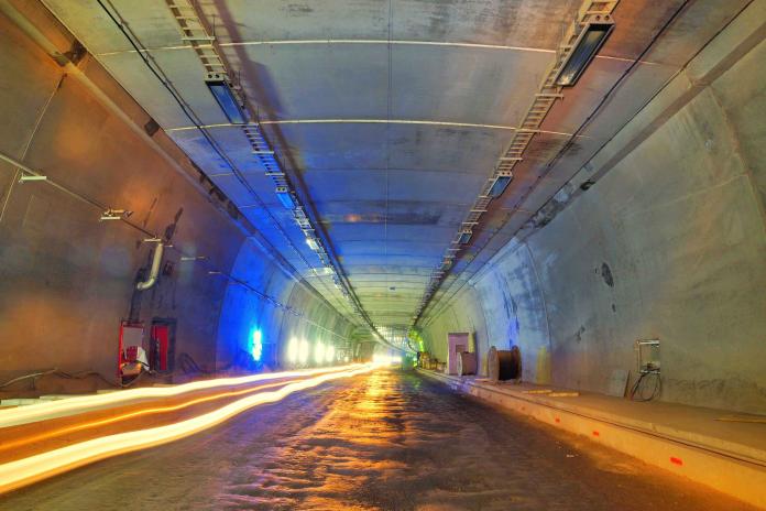 草埔隧道基於安全，禁行機車（含重機）、自行車與徒步行人。（圖片由公路總局提供）