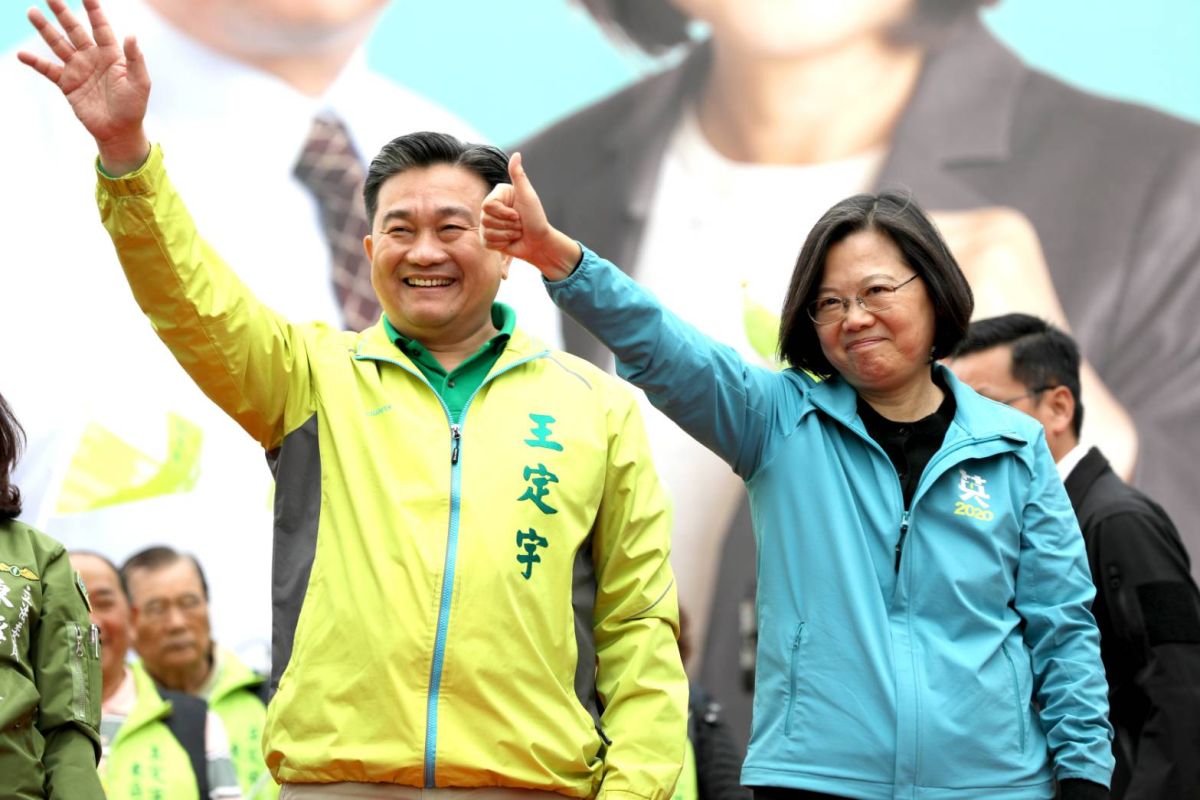 ▲王定宇是民進黨主力戰將之一，長期深耕地方，此次尋求連任遭逢藍營大將「柱柱姐」挑戰，他穩紮穩打，不敢輕敵。（圖／王定宇競選團隊）