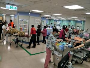 ▲天氣由溫暖急速變冷、日夜溫差又大，彰化縣上週急診類流感就診人潮勝過門診。（圖／記者陳雅芳攝，2019.12.09）