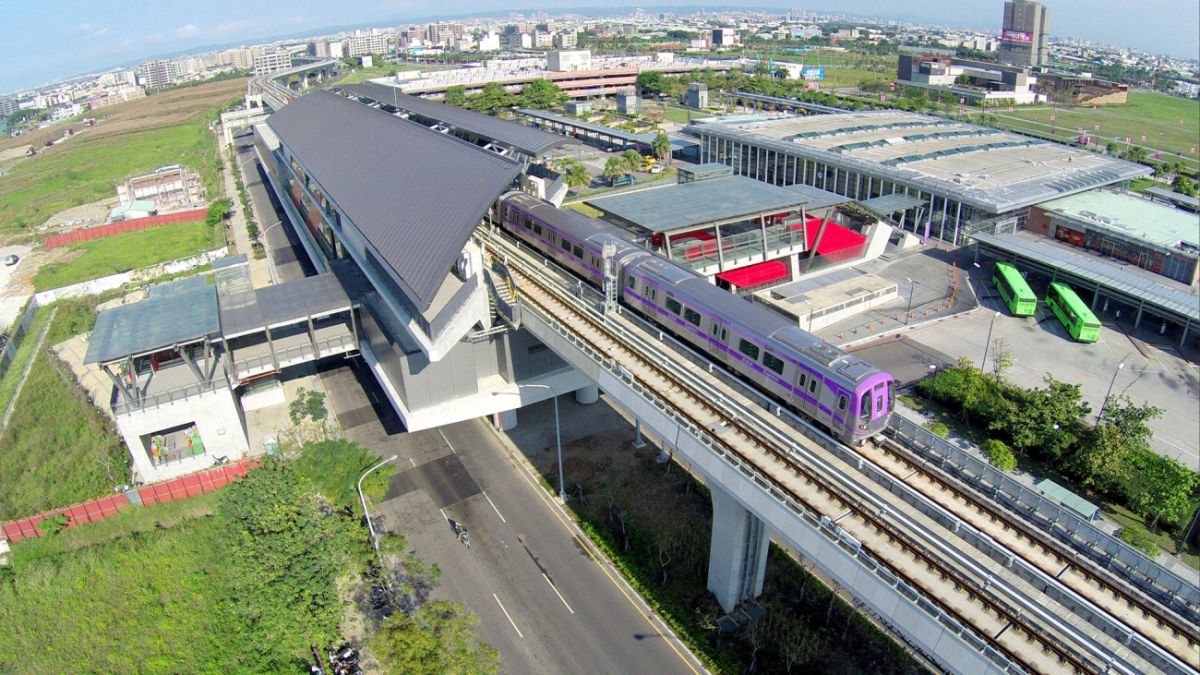 ▲桃園高鐵站搭配捷運，周遭的青埔特區受到買房族關注。（圖／翻攝自桃園捷運官方網站）