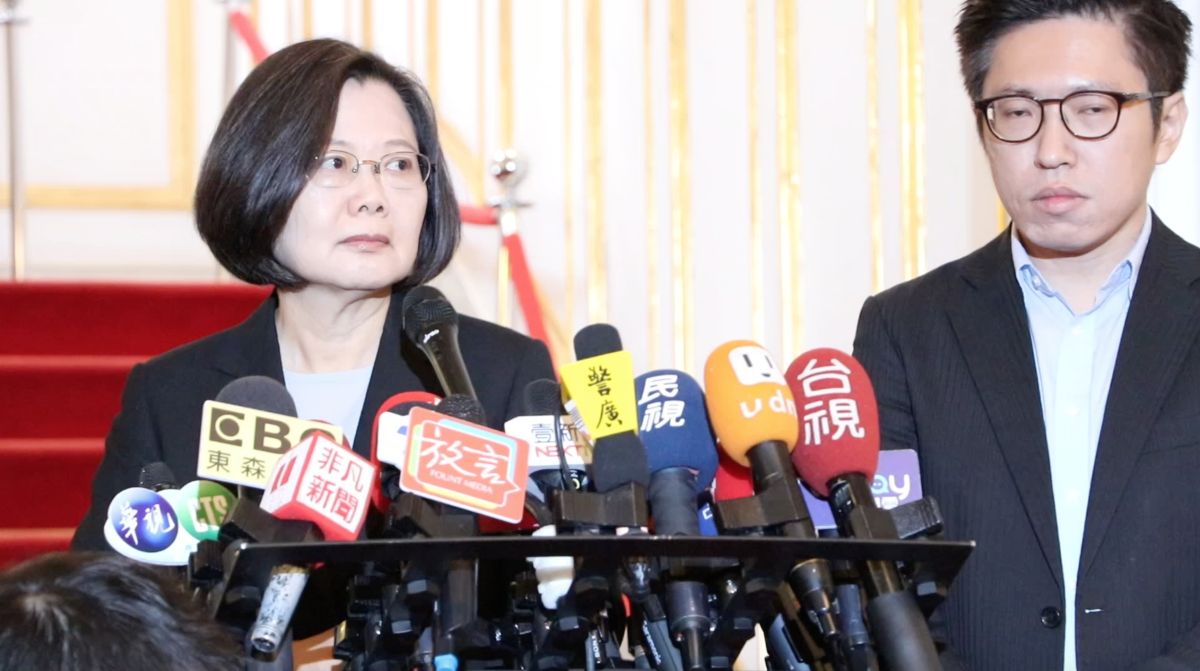 ▲總統蔡英文10日回應媒體「民進黨養網軍、抹黑」民調結果。（圖／記者劉育辰攝）