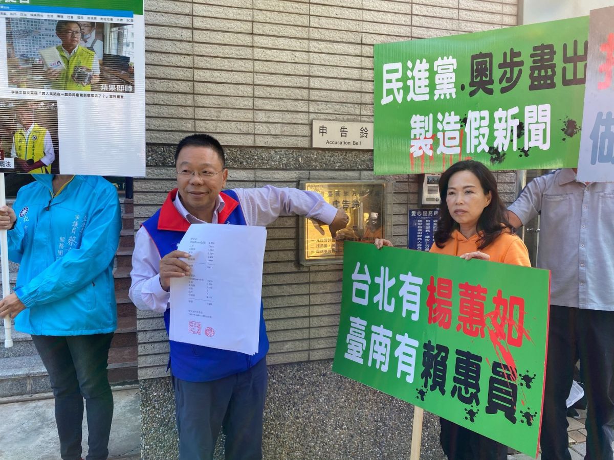 ▲蔡育輝赴地檢署提告賴惠員意圖使人不當選及強制罪。（圖／記者陳聖璋攝，2019.12.10）