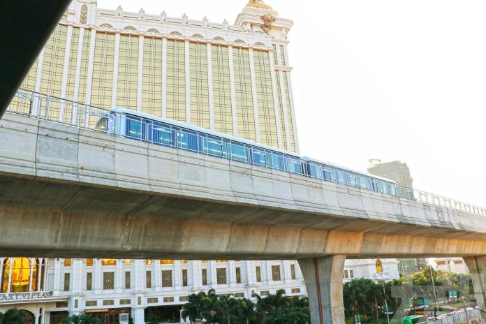 ▲澳門輕軌12月10日正式通車，首班列車氹仔碼頭站開出。（圖／翻攝澳門力報）