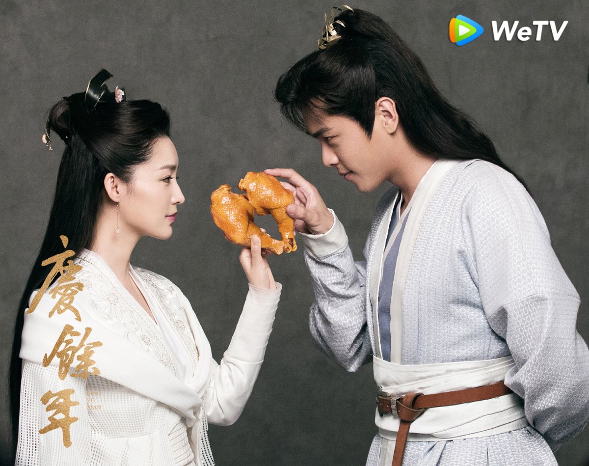 ▲《慶餘年》張若昀與李沁定情靠雞腿定情，粉絲接機送山寨雞腿花。（圖／WeTV提供）
