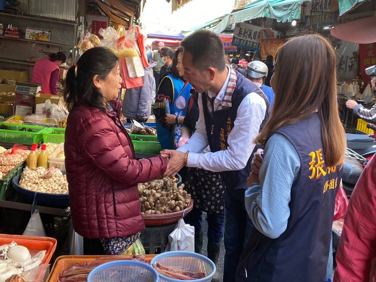▲彰化立委第二選區國民黨候選人張瀚天勤走基層，卻遭假民調語音電話惡意攻擊。（圖／記者陳雅芳攝，2019.12.10）
