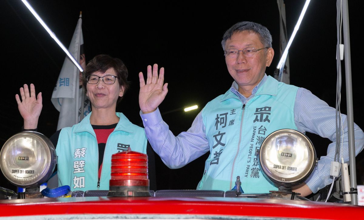 ▲台北市長柯文哲與前市府顧問蔡壁如。（圖／台灣民眾黨提供）