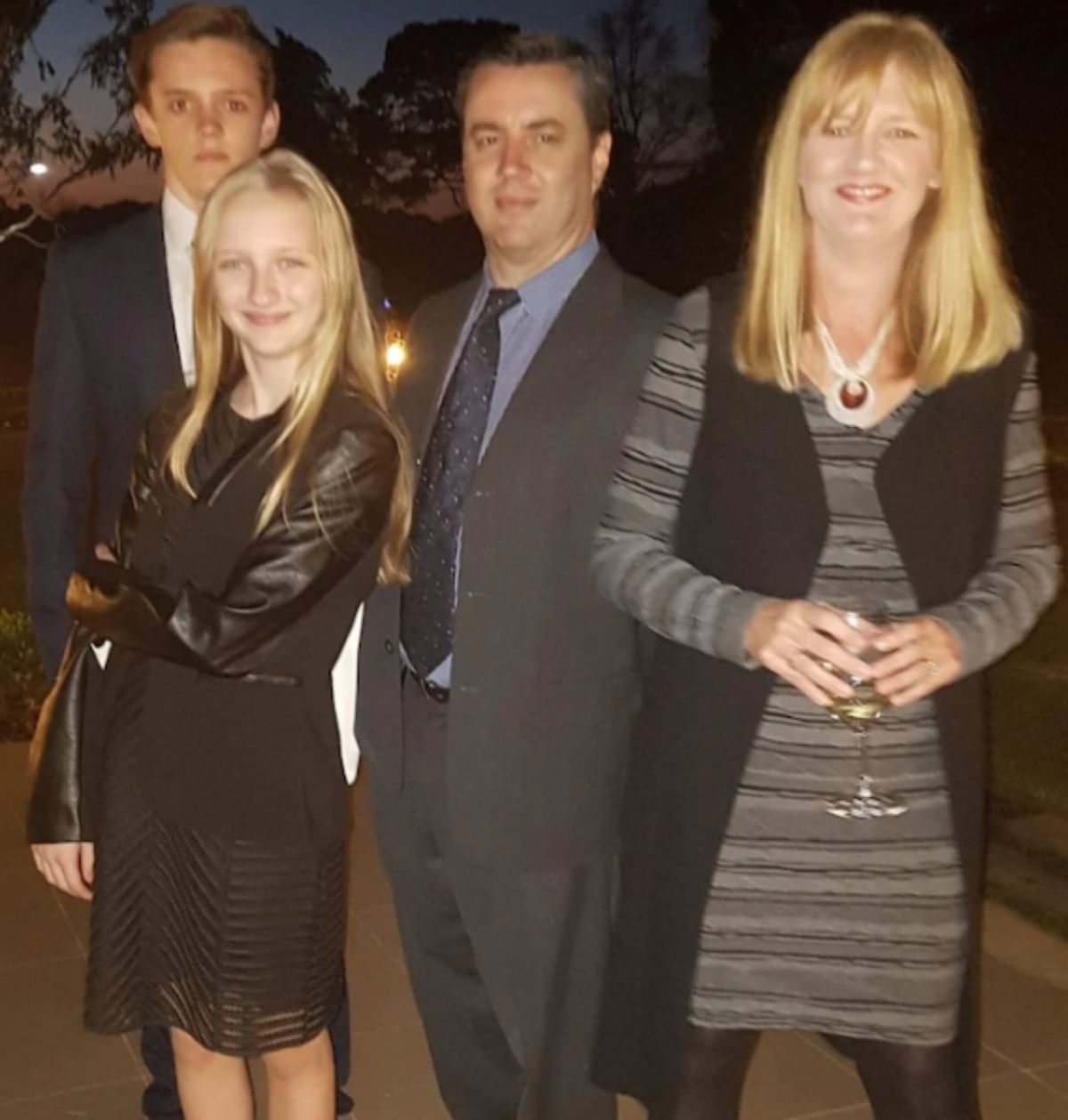 ▲搭郵輪赴紐西蘭觀光兼慶生的澳洲蘭福德 1 家，至今生死未卜，當地救難隊員認為島上的失聯者可能皆已罹難。（圖／翻攝自 7 News ）