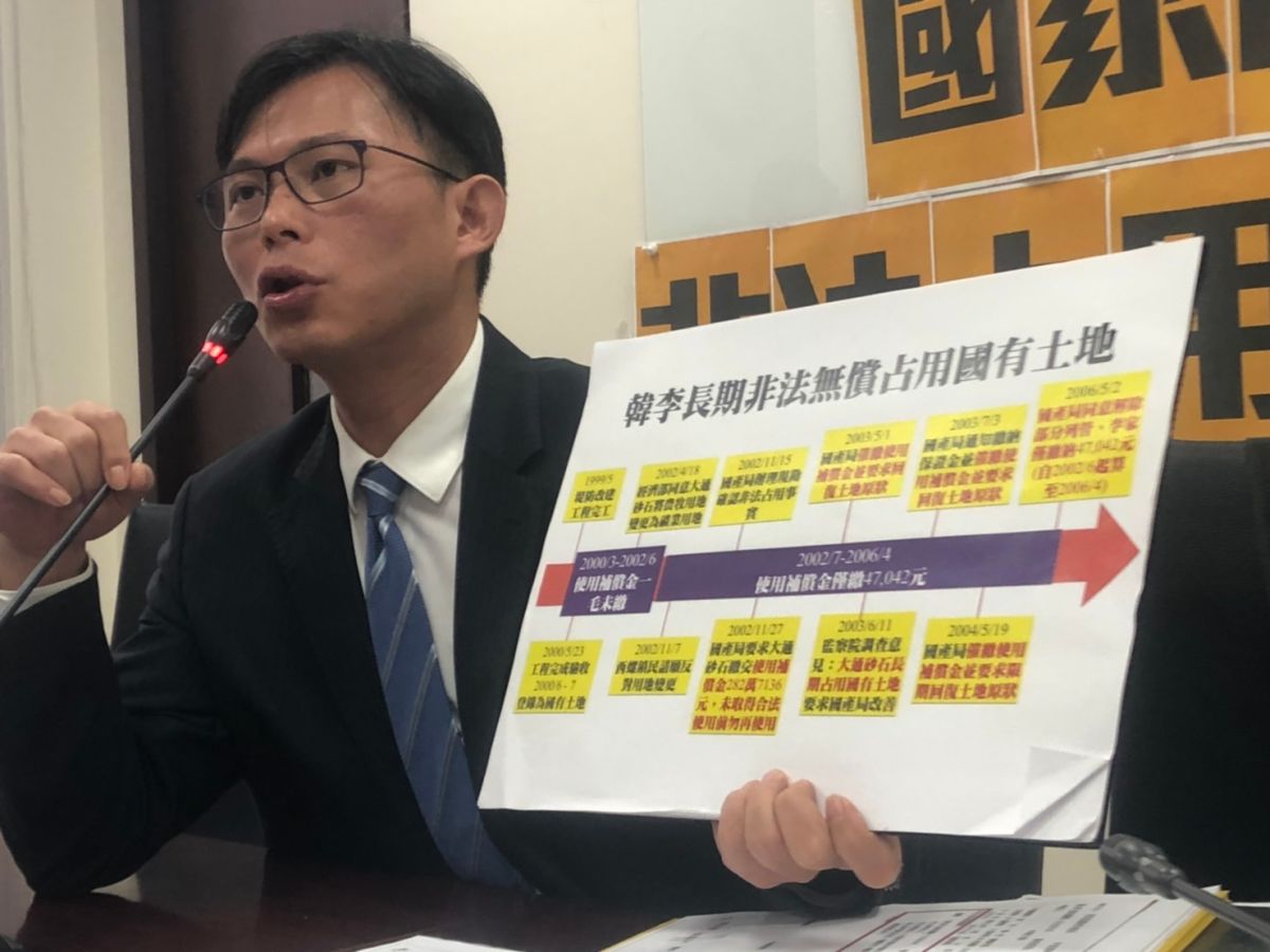 ▲時代力量立委黃國昌11日召開記者會續追砂石案，更要韓國瑜出來公開辯論。（圖／記者劉育辰攝）