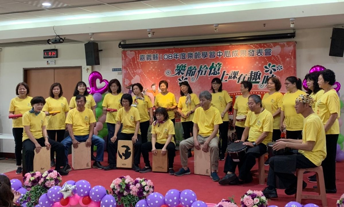 ▲各鄉鎮市樂齡團體分別上台展現成果。（圖／記者陳惲朋攝）