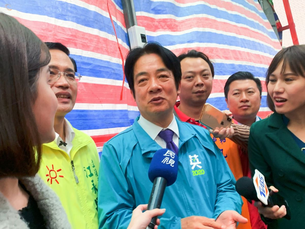 ▲民進黨副總統候選人賴清德今（11）日陪同新北市中和區立委候選人江永昌參拜廟宇輔選。（圖／記者宋原彰攝，2019.12.11）