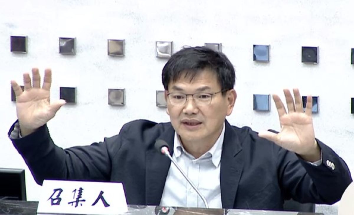 ▲高雄市議會舉行「老屋保存自治條例」公聽會，由市議員吳益政擔任主持人。（圖／吳益政服務處提供）