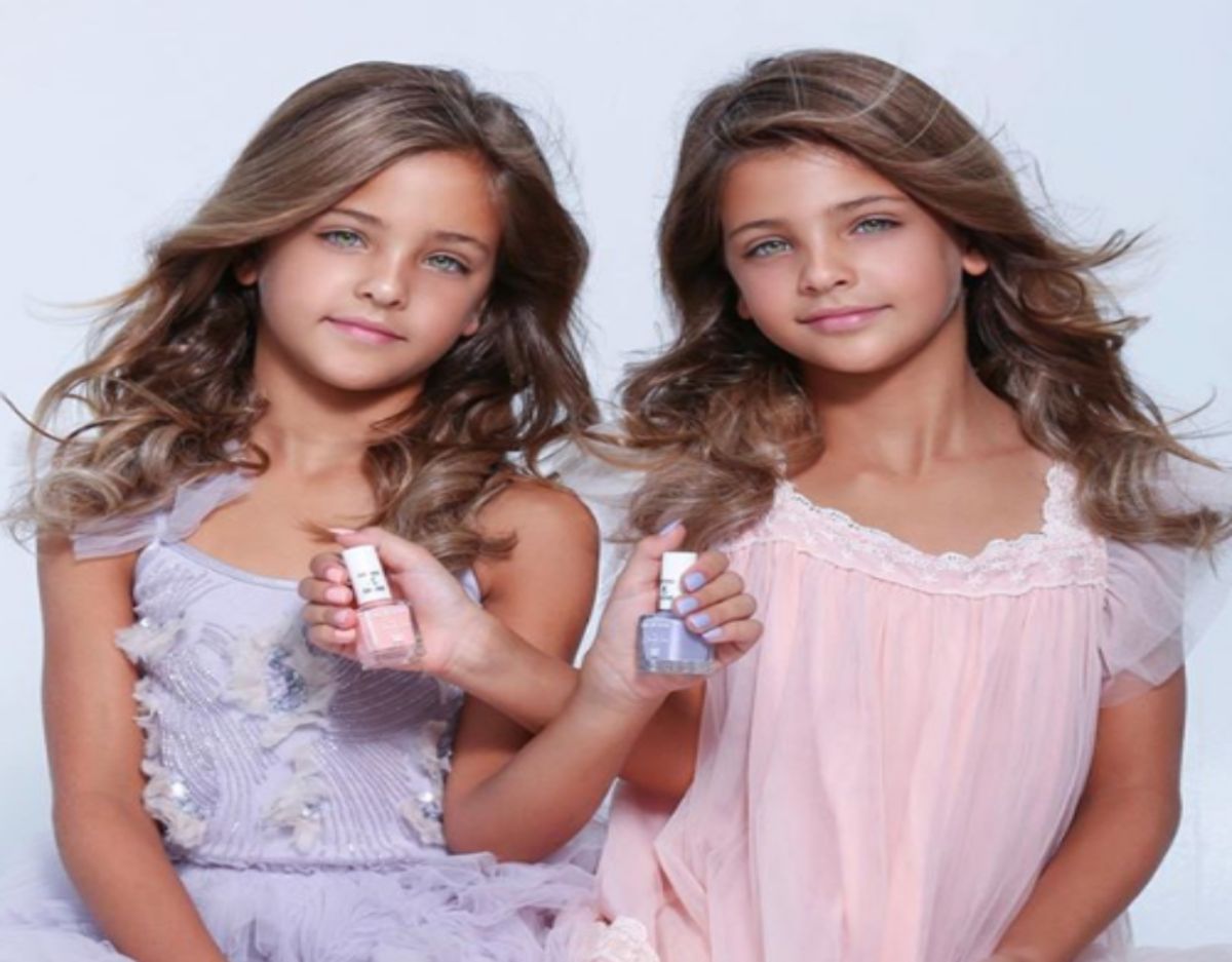 ▲有「全球最美麗雙胞胎」之稱的克萊門茨姊妹。（圖／翻攝自 clementstwins IG ）