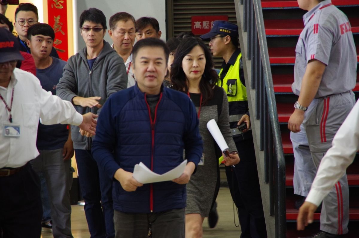 ▲遠東航空董事長張綱維出面澄清沒有要停業，還說是「一場烏龍」，甚至已有3組投資人、約10億資金將陸續到位。（圖／記者陳致宇攝, 2019.12.13）