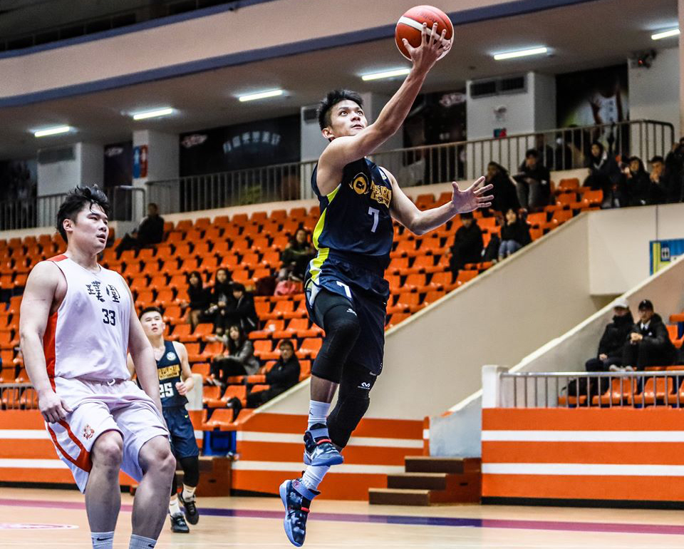 于煥亞（右）是九太科技隊先發後衛，也是SBL的人氣明星。（九太科技隊提供）