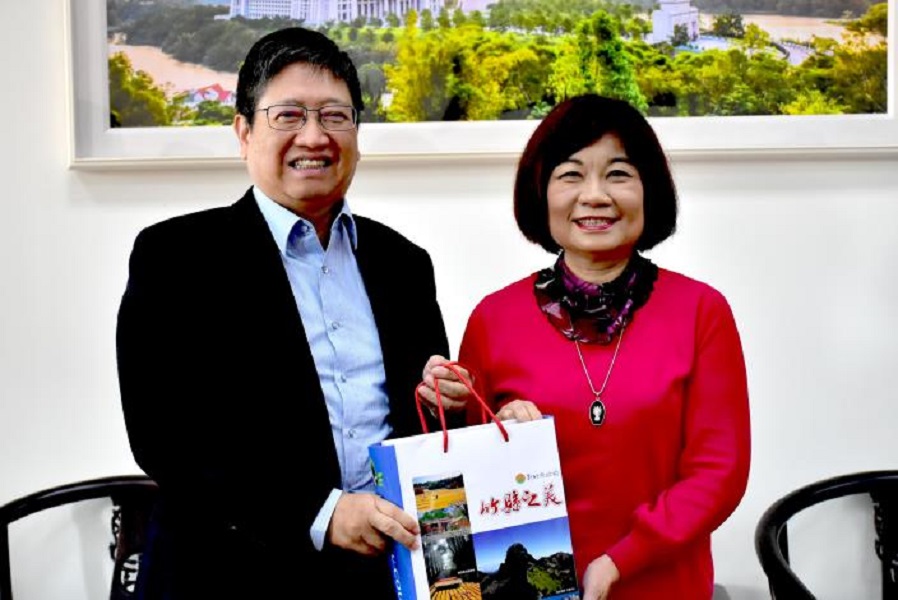 ▲國發會主委陳美伶(右)
拜會新竹縣長楊文科(左)，達成共識將「台知園區」及「竹科三期」納入新竹科學園區的中長程發展計畫。（圖／新竹縣政府提供）