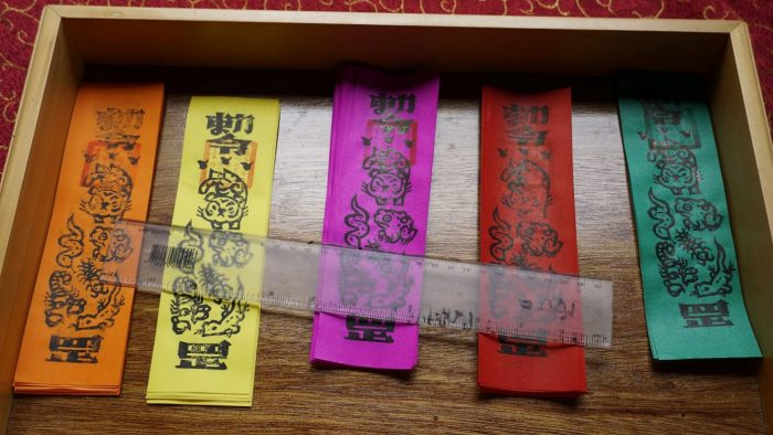 ▲小學五年級的女兒放學回家後，帶回一張「詭異符咒」。（示意圖／NOWnews資料圖）