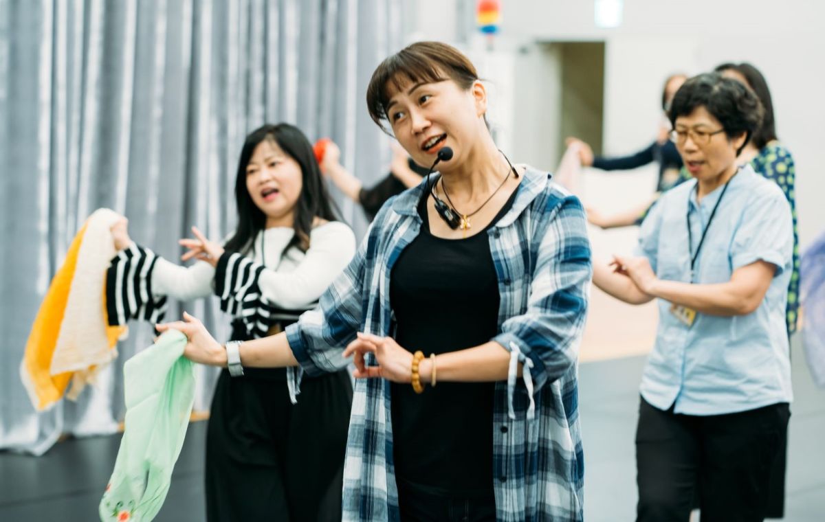 ▲臺中國家歌劇院為熟齡人士開辦的後青年工作坊，歌仔戲由張孟逸老師執教，獲得好口碑。（圖／台中國家歌劇院提供）