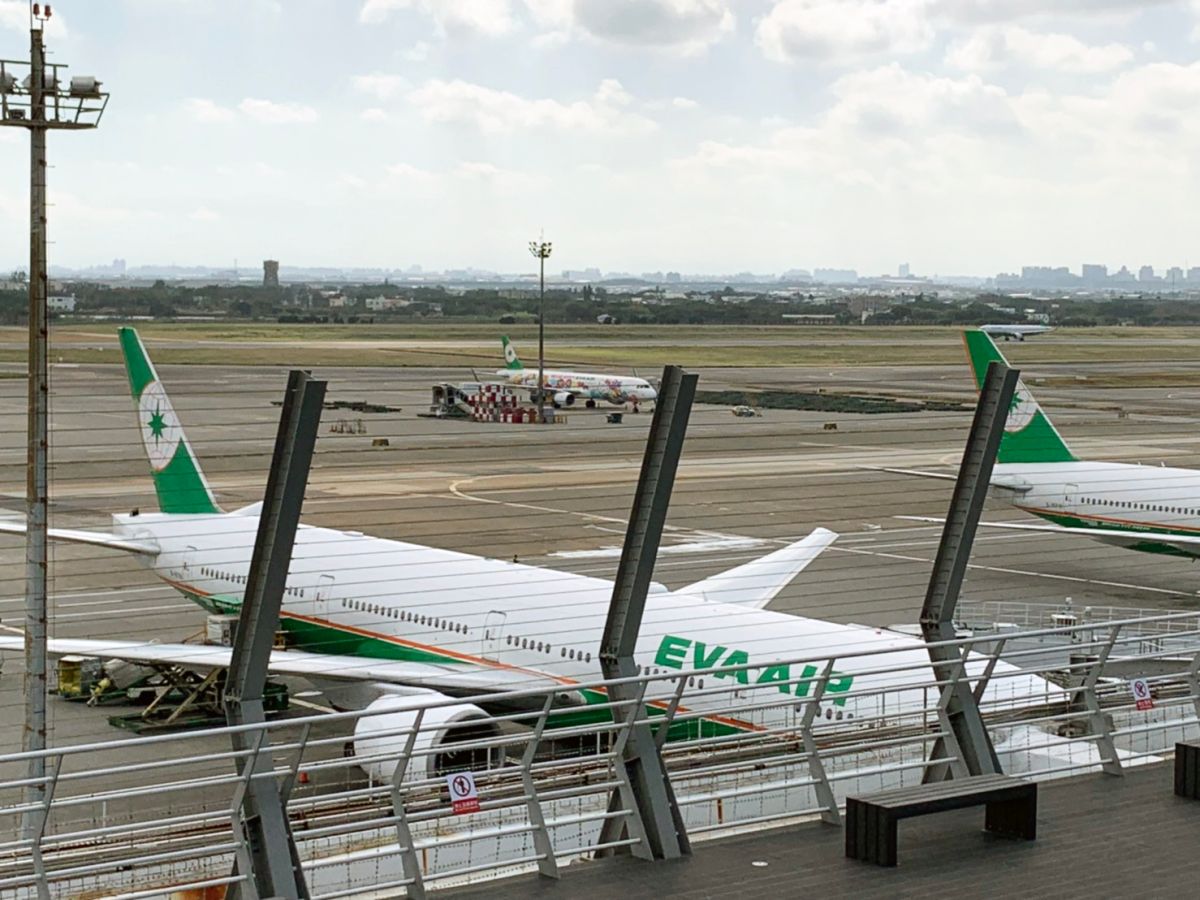 ▲旅客及航空迷們引頸期盼的第二航廈南側5樓戶外觀景臺終於在今（14）日下午3時開放試體驗。（圖／記者李春台攝, 2019.12.14）