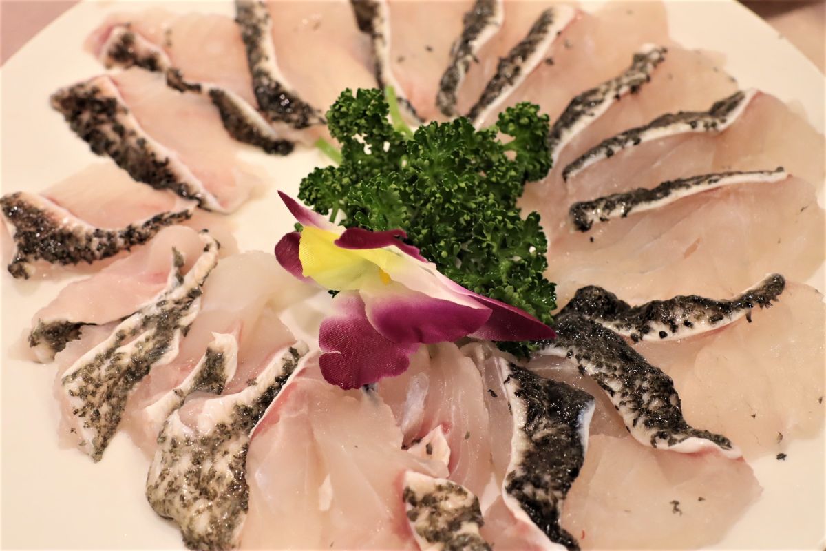 ▲台灣海洋箱網養殖發展協會在澎湖推出「鱻宴－龍虎石斑料理大賞」，請來澎湖地區的地方人士品嘗鮮美的石斑魚。（圖／記者張塵攝，2019.12.14）