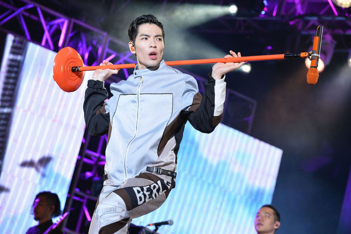 ▲蕭敬騰抱病開唱。（圖／TVBS）