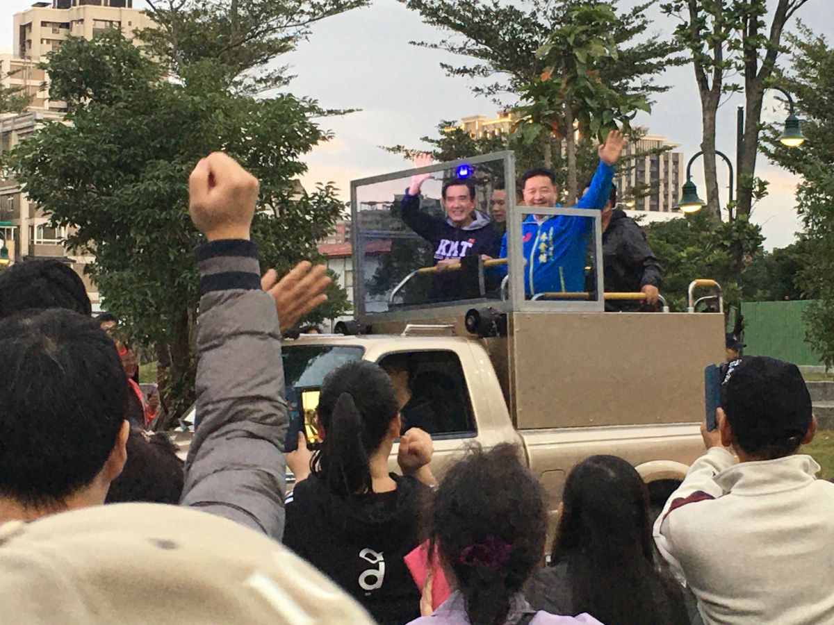 ▲國民黨新北市第10選區的立委參選人林金結，今日邀前總統馬英九陪同前往土城、三峽車隊掃街。（圖／記者陳志仁攝，2019.12.14）