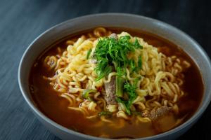 ▲泡麵。(示意圖/翻攝自 pixabay ) ▲網友分享現在含有牛肉的泡麵一碗都非常貴,讓人買不下手。(示意圖/取自pixabay)