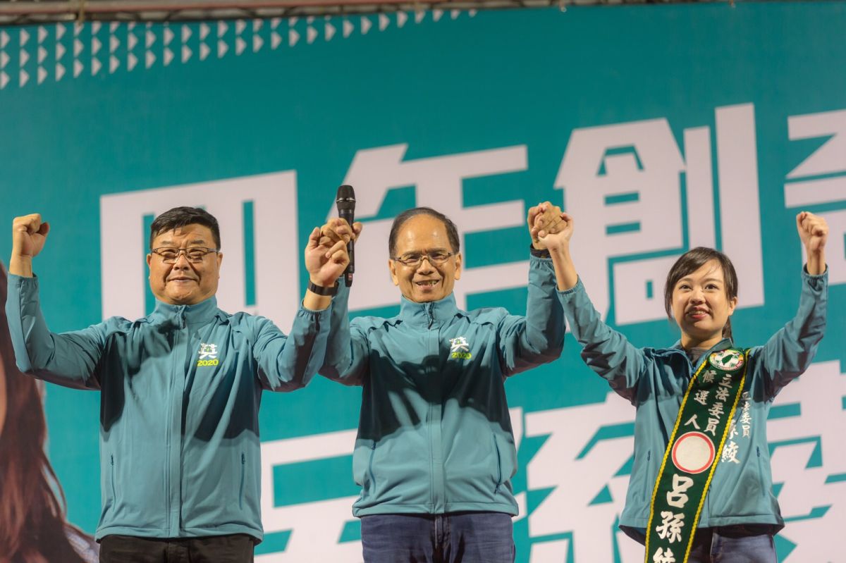 ▲游錫堃批，國民黨竟然還想要一國兩制、想跟對方簽和平協議，簡直荒謬。（圖／立委呂孫綾競總提供）