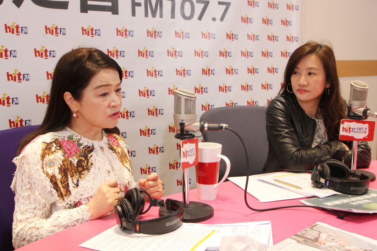 韓國瑜競選總發言人王淺秋上廣播節目，主持人周玉蔻質疑韓國瑜的幕僚們沒有盡責，兩人唇槍舌戰。 (圖/台北流行廣播電台提供)