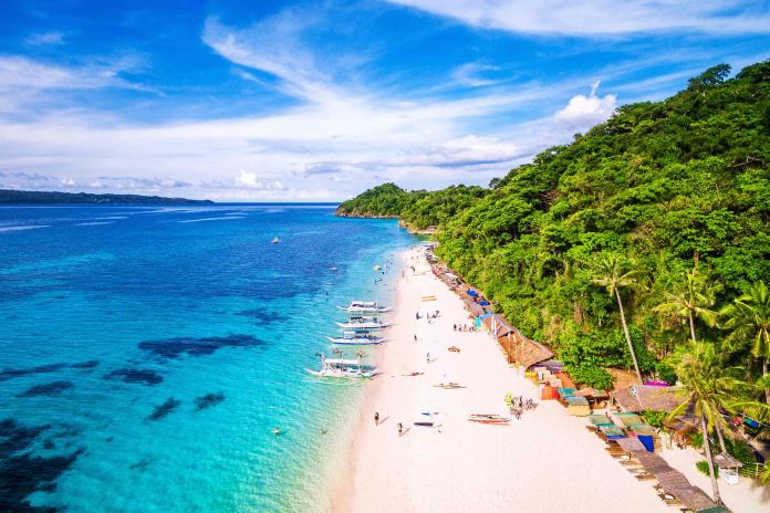 ▲菲律賓長灘島將重新開啟，但經濟復甦仍要一段時間。（圖／Shutterstock)