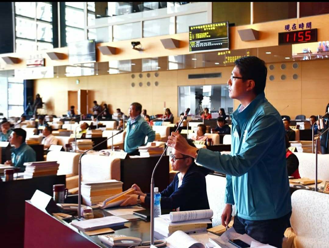 ▲台中市議會審查市府109年度預算，二讀會中小幅度刪減過關。 (圖／擷取林德宇臉書2019.12.16)