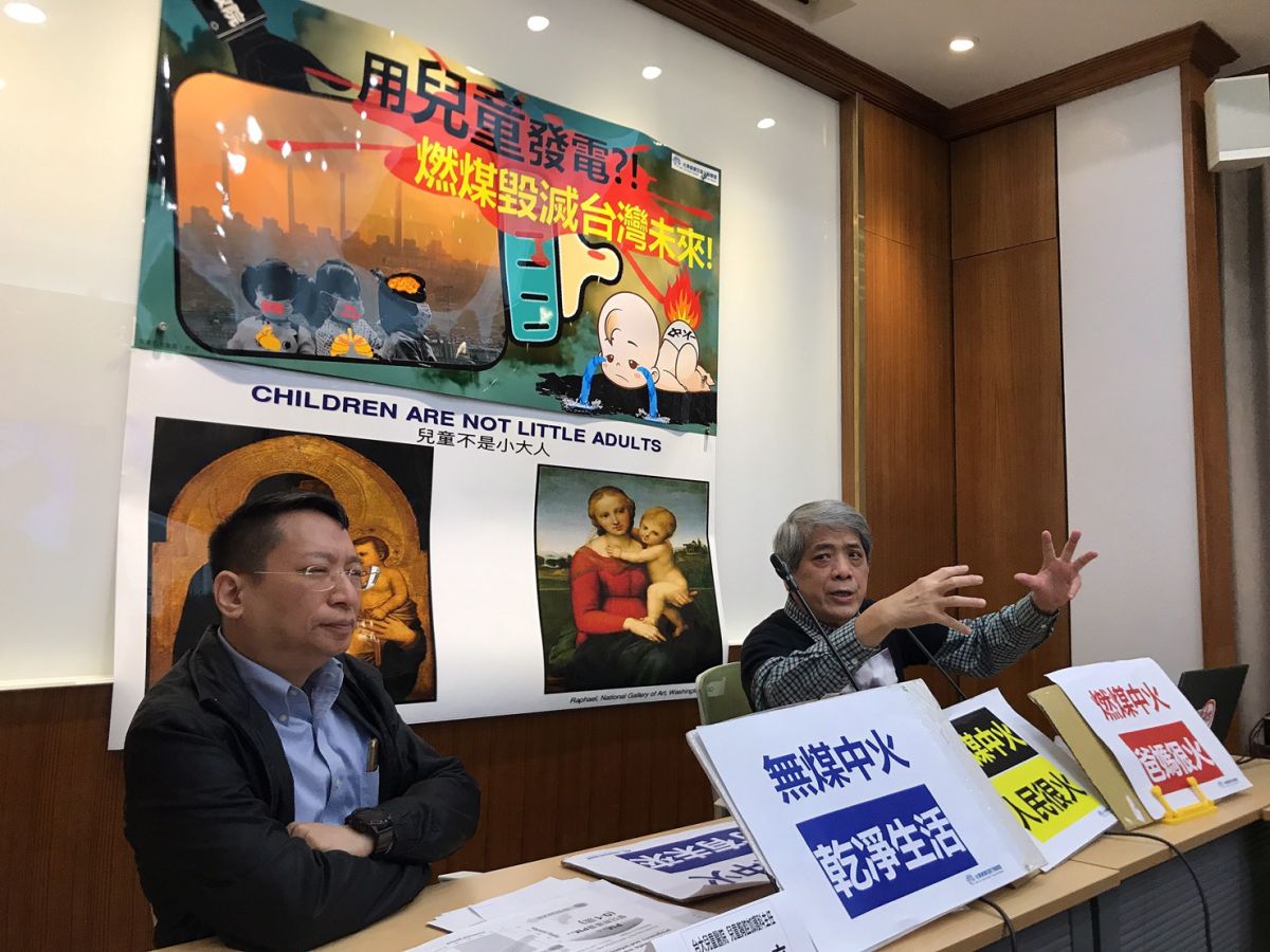 ▲台灣健康空氣行動聯盟理事長葉光芃（右）今（16）日表示，若小孩暴露在空汙之下，會增加氣喘機率。（圖／記者賴志昶攝）