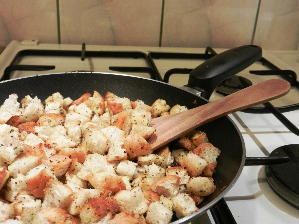 ▲吐司邊硬又無味超難吃？內行人曝「神級吃法」：超銷魂！（示意圖／取自pixabay）