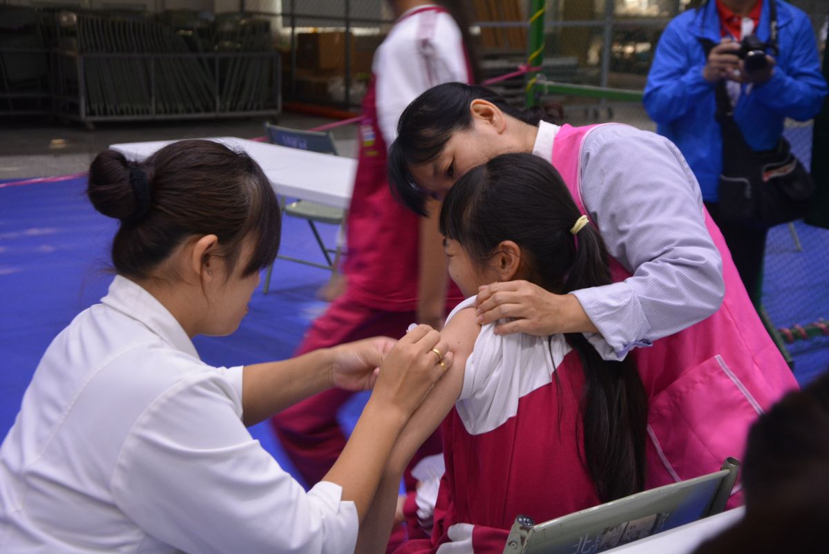 ▲嘉義市國小到高中職44校學生之流感疫苗接種作業將於109.1.10日前全數完成。（圖／記者郭政隆攝影2019.12.17）